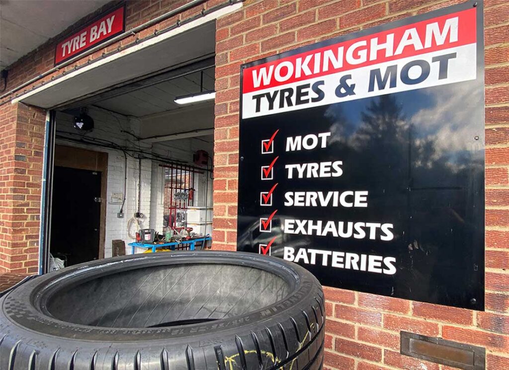External sign in Wokingham Tyres